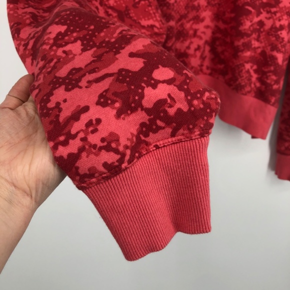 Under Armour‎ Womens Sweatshirt L Pink Camo Artsy  Loose Oversized Pullover Boxy - Picture 3 of 12